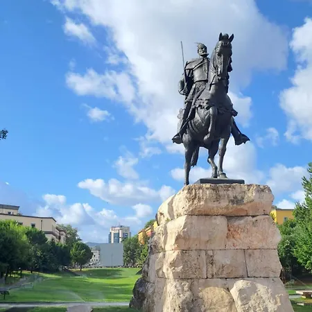 Tirana Тирана